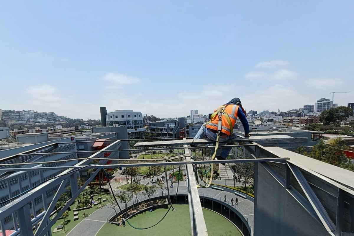 Fabricación, instalación, mantenimiento y pintado de estructuras metálicas
